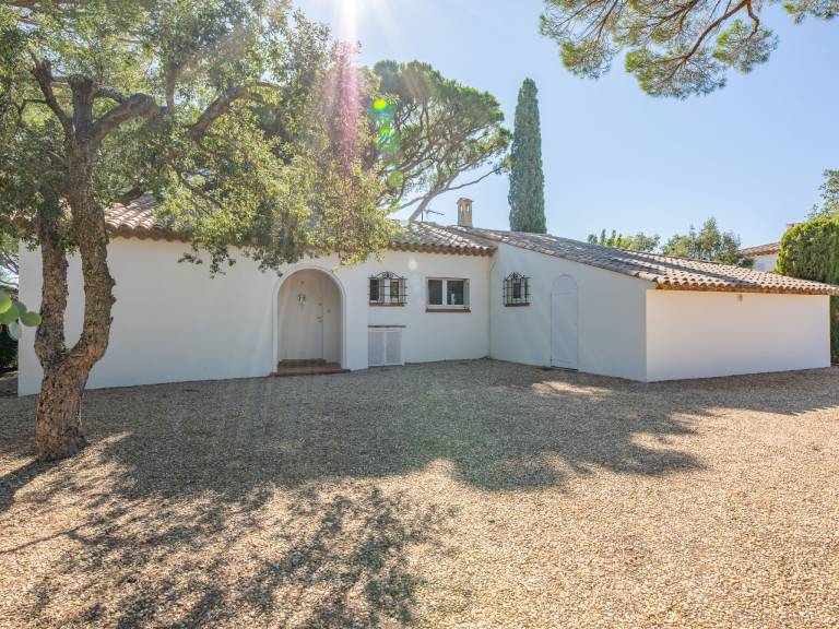 Vacation home with yard | Sea view — photo 3