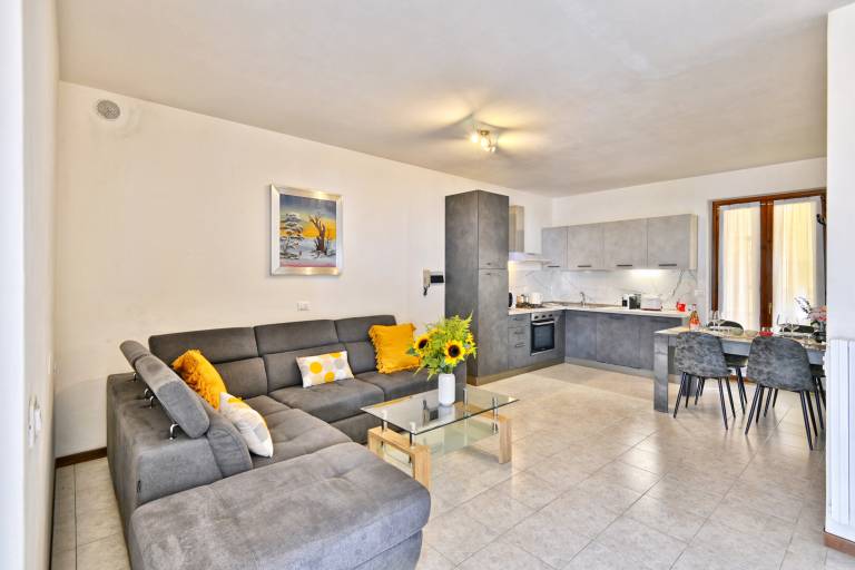 Rental apartment with terrace — photo 2