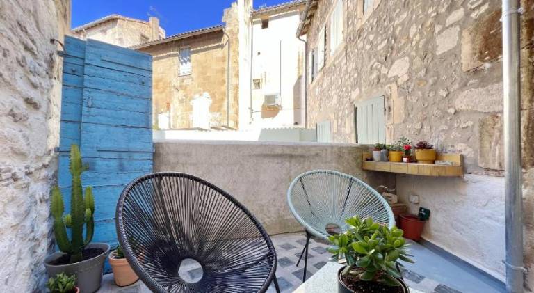 Apartment with terrace in Arles