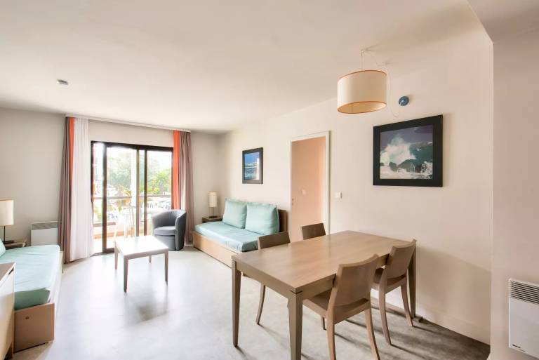 Beautiful holiday apartment with pool & terrace | Pet-friendly in Perros-Guirec