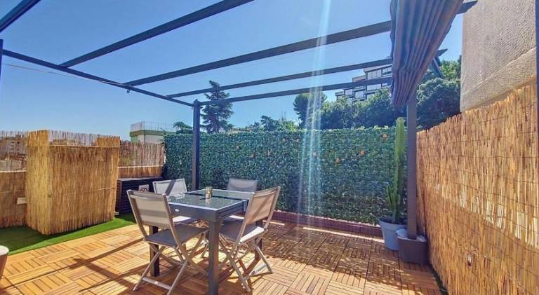 Rental apartment with patio & yard — photo 5