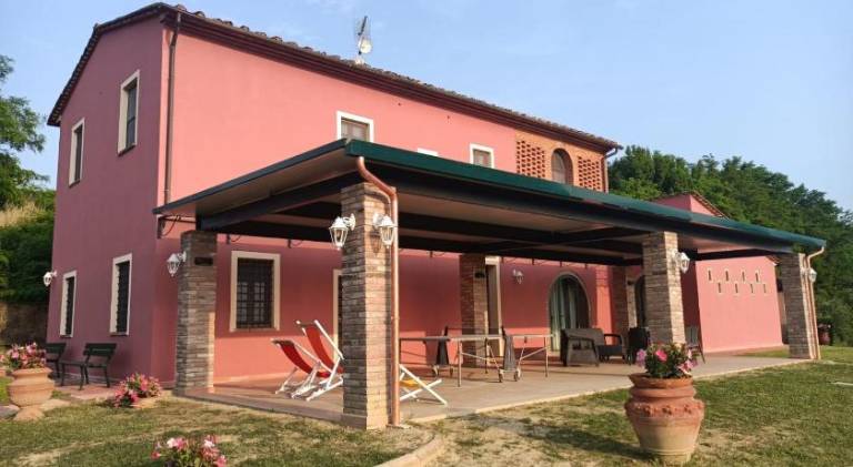 Fully equipped villa with garden, barbecue & private pool | Perfect for remote work | Dogs allowed in Palaia