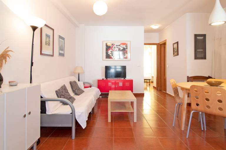 Holiday apartment with pool, garden & patio — photo 4