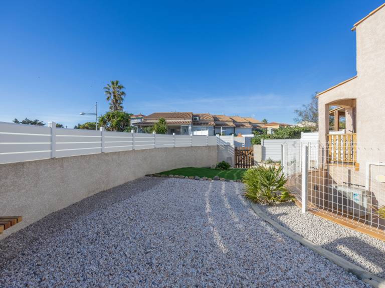 House with terrace & garden — photo 3
