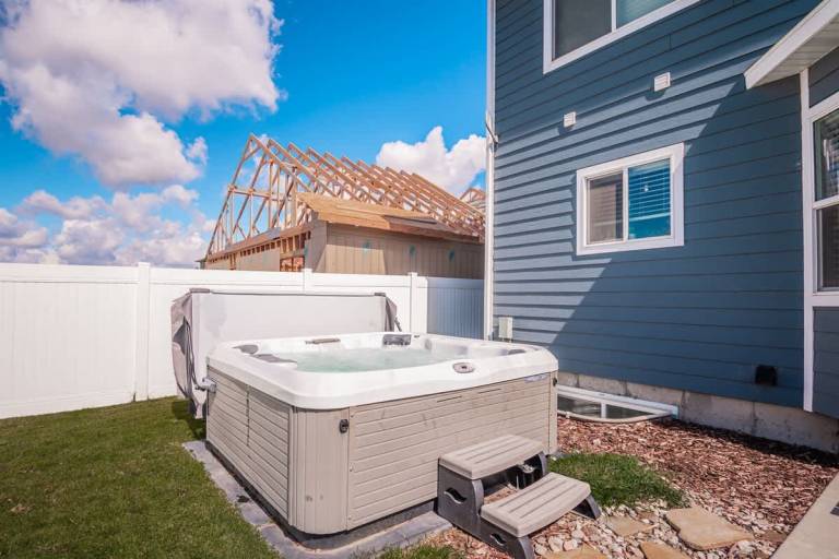 Family-oriented house with hot tub & garden | Dogs allowed — photo 5
