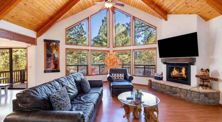 Vacation home with hot tub | Dogs allowed — photo 2
