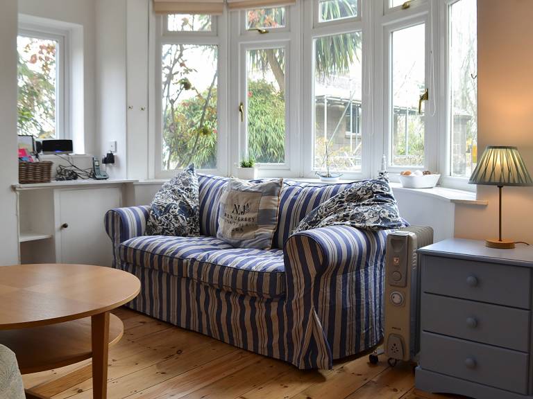 Cottage with yard & terrace | Sea view — photo 3