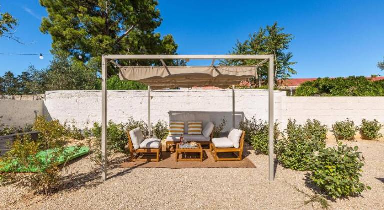 Holiday apartment with patio, yard & pool | Dogs allowed — photo 3