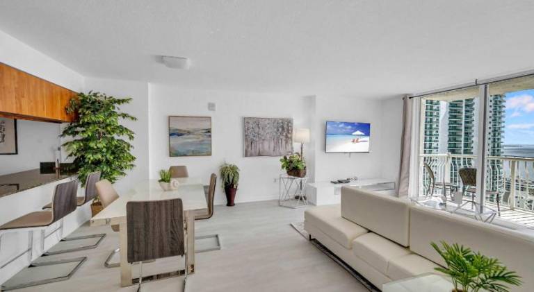 Holiday apartment with jacuzzi & pool — photo 4