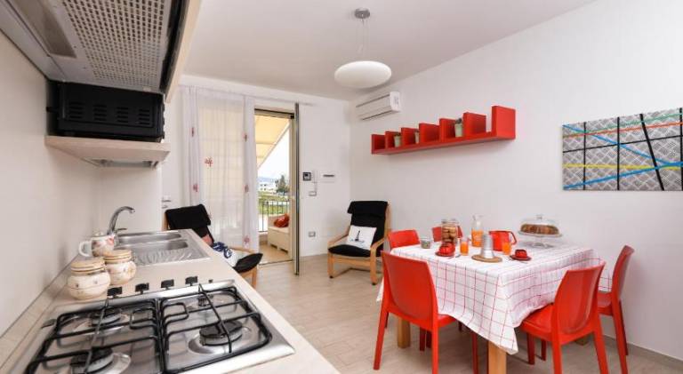 Holiday apartment with patio, barbeque & yard — photo 5