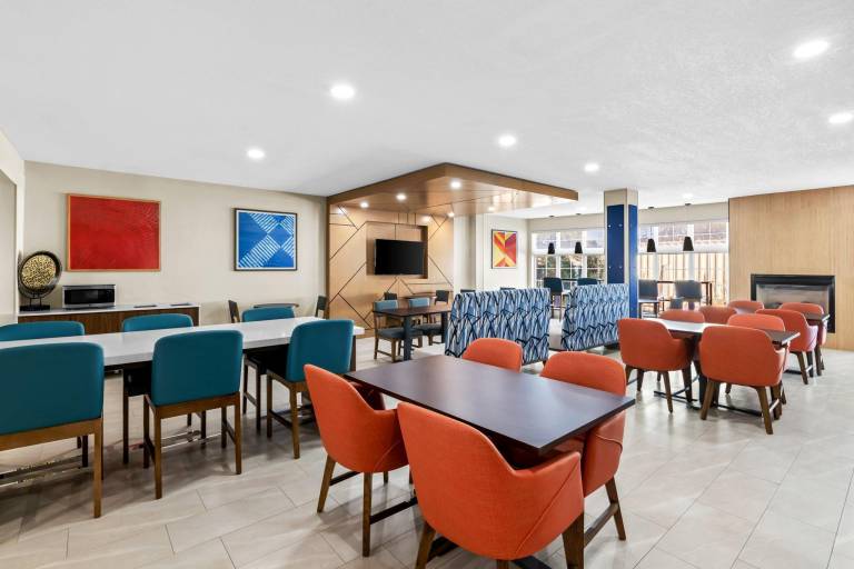 Holiday Inn Express Hotel & Suites Council Bluffs - Convention Center Area By IHG — photo 3