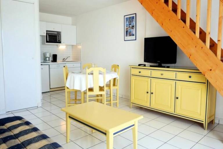 Holiday apartment with pool & yard — photo 5