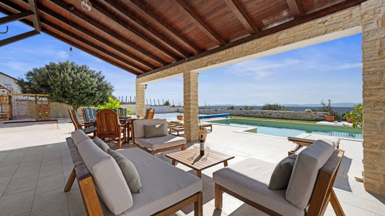 Wonderful villa with BBQ, pool & yard | Pet-friendly — photo 3