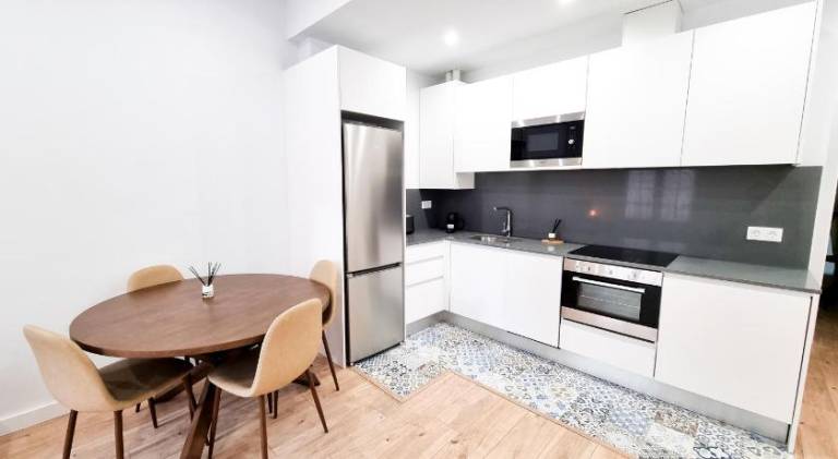 Apartment | Near Cathedral-Basilica of Our Lady of the Pillar | Pets allowed — photo 3