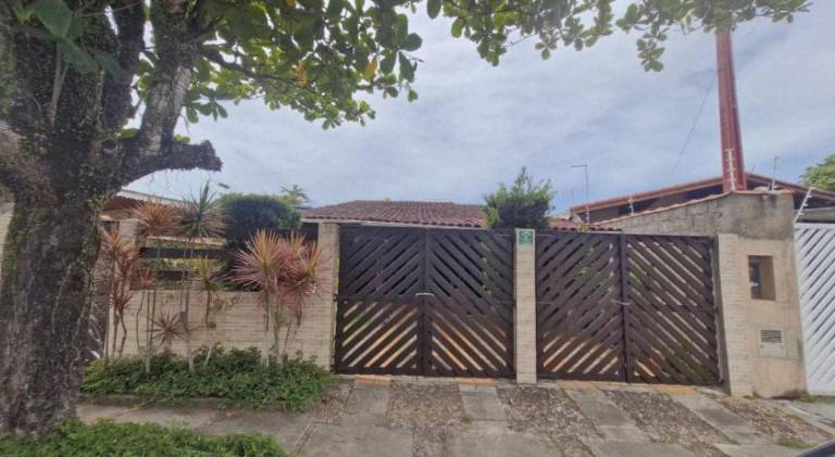 Vacation home with 5 rooms for 12 persons in Itanhaém