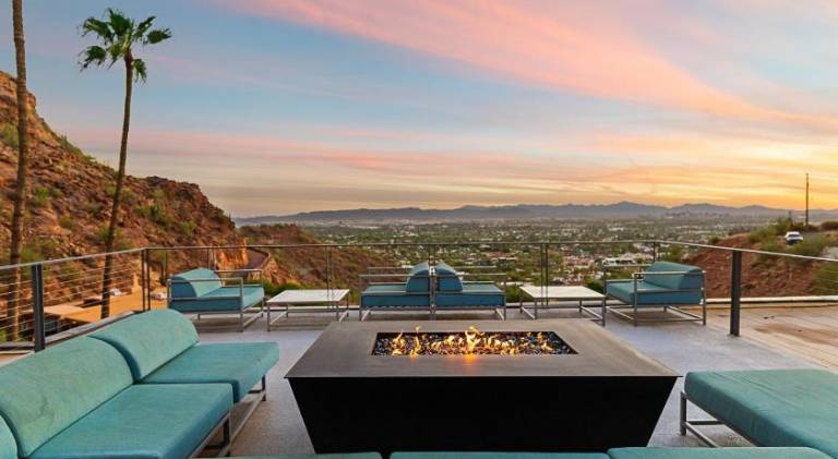 House with hot tub & pool — photo 4