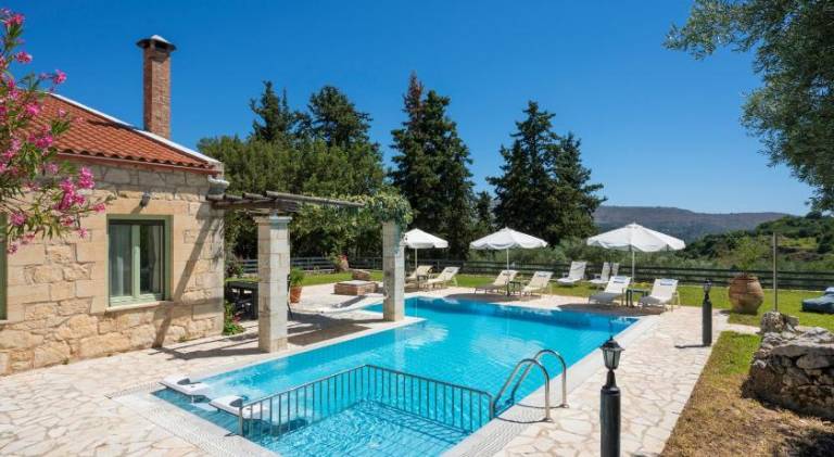 BOUTIQUE VILLA PETRA AMANDA Heated pool optional — photo 2