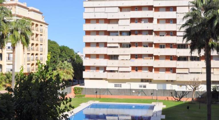 Fully equipped apartment with garden, pool & patio | Pets allowed — photo 3