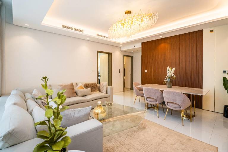 Holiday apartment with pool, terrace & hot tub | Next to Burj Khalifa in Dubai