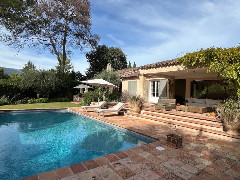 Villa “Les Coteaux” with Private Pool, Wi-Fi, and Air Conditioning in Valbonne