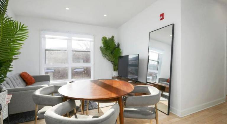 Contemporary 2BR Retreat in MTL Village — photo 3