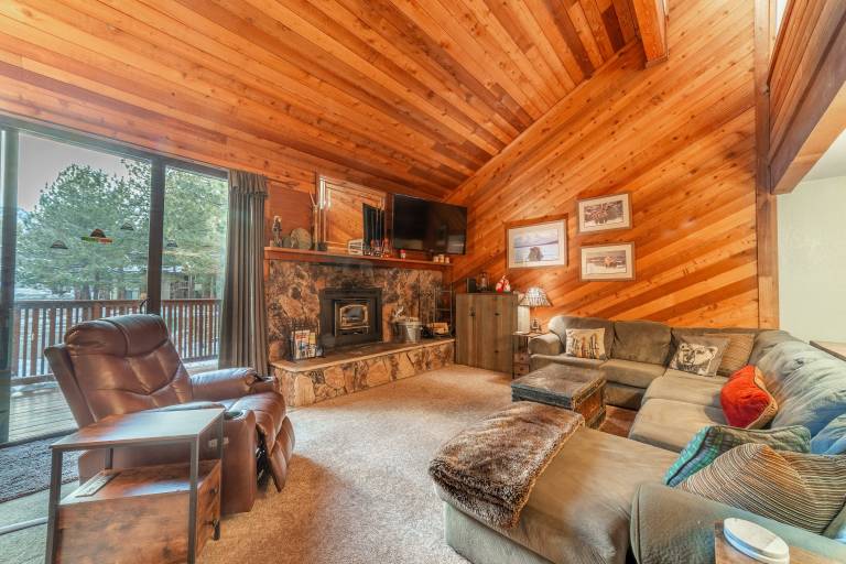Family-friendly vacation home with jacuzzi & heated pool | Mountain view | Pets are welcome — photo 2
