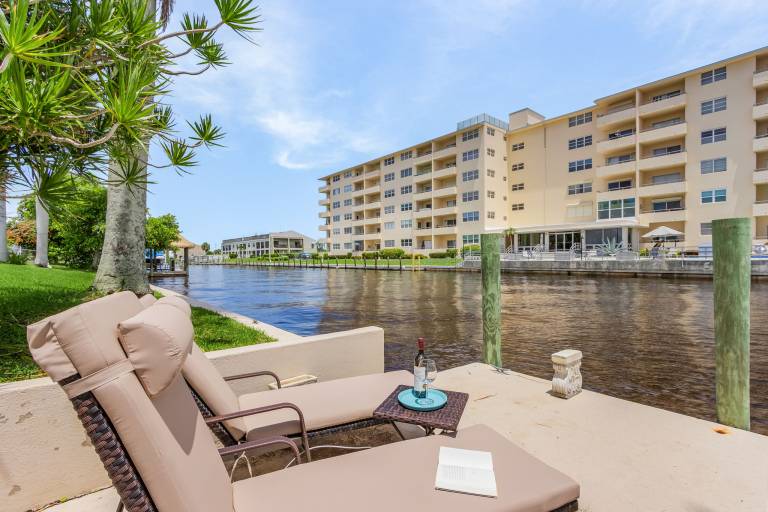 UTOPIA found! Stunning waterfront & Heated Saltwater Pool - Villa Shangri-La- Roelens Vacations — photo 4