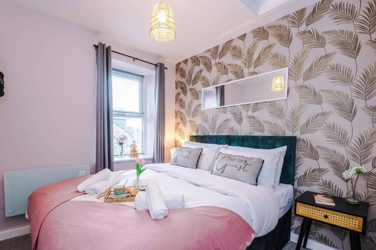 Buxton Peak District - Stylish 2-Bed Heart of Buxton Peak District — photo 2