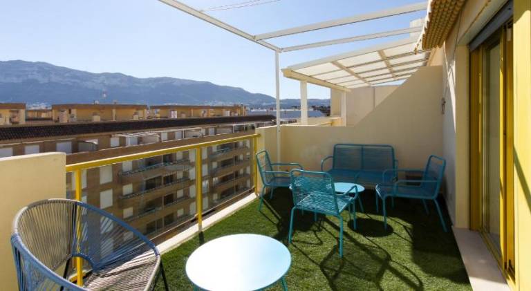 Fully equipped nice rental apartment with patio, private pool & barbeque | Close to the beach | Dogs allowed — photo 5