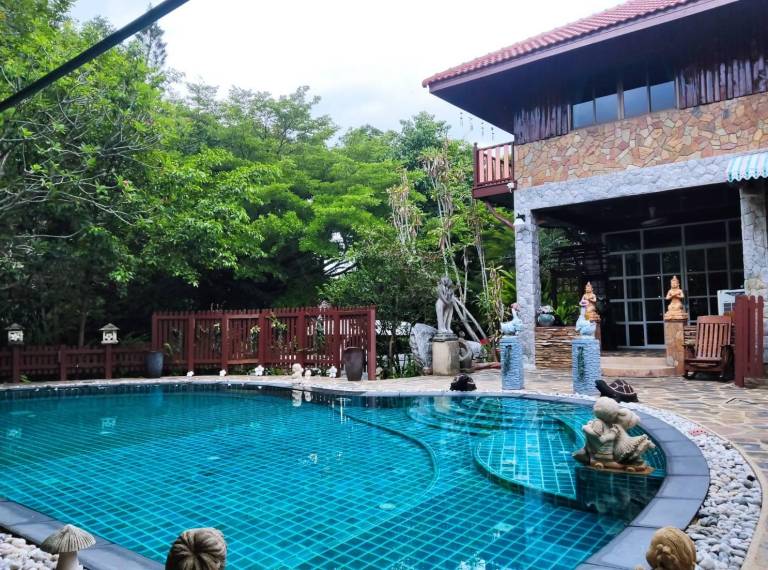 Villa Song Khanong