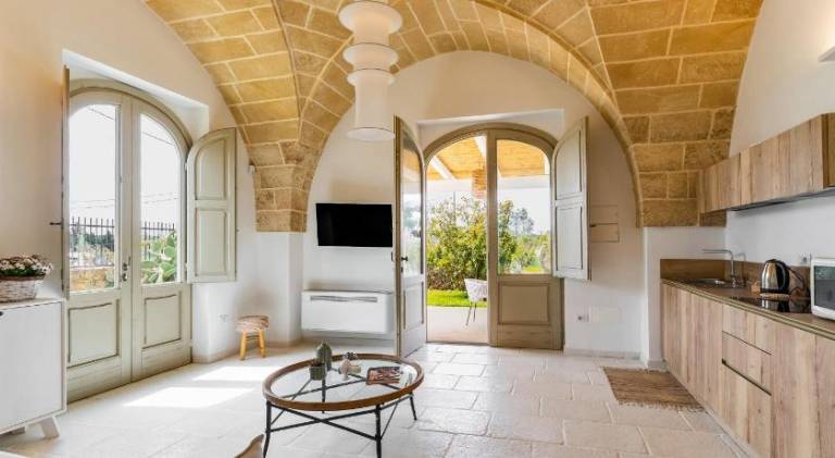 Beautiful serviced apartment with terrace, garden & pool | Pets are welcome in Alezio