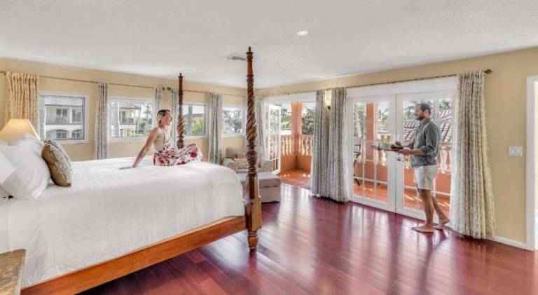 House with pool — photo 2
