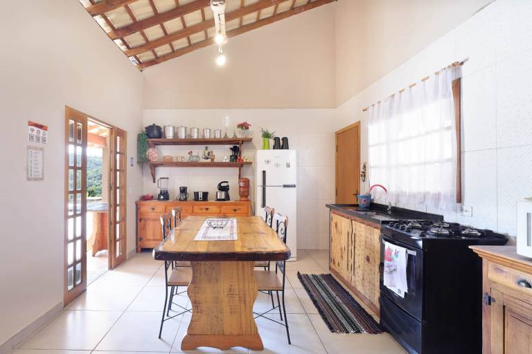 Family-oriented beautiful vacation home with grill, yard & private pool | Pets are welcome — photo 3