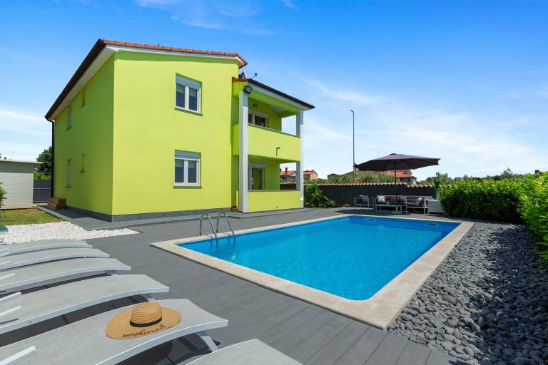 Fully equipped villa with terrace, private pool & garden | Pets allowed in Pula