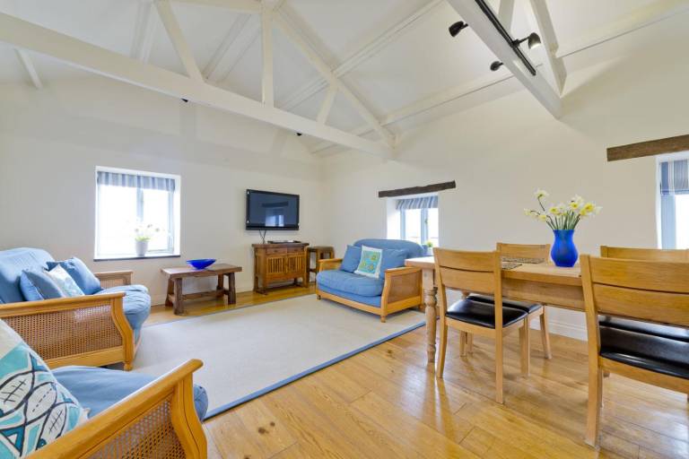 Family-friendly wonderful cottage with yard | Pets are welcome — photo 2