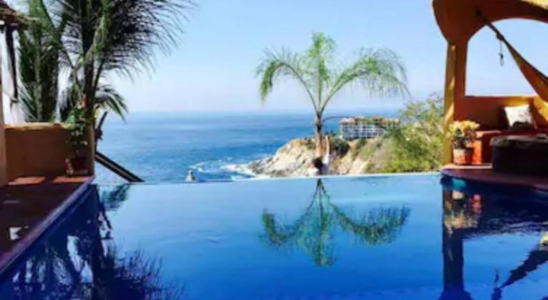 House with pool — photo 3