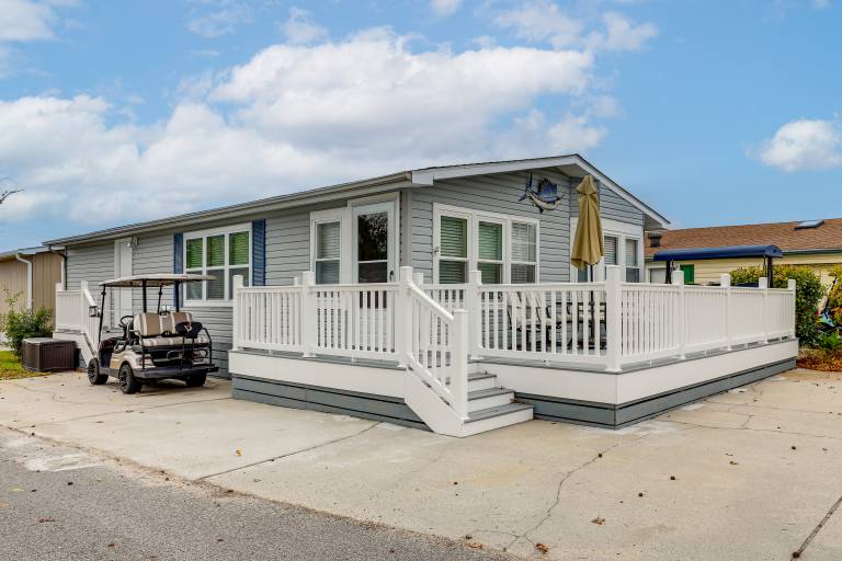 Walk to Shore! Surfside Beach Gem w/ Game Courts — photo 5