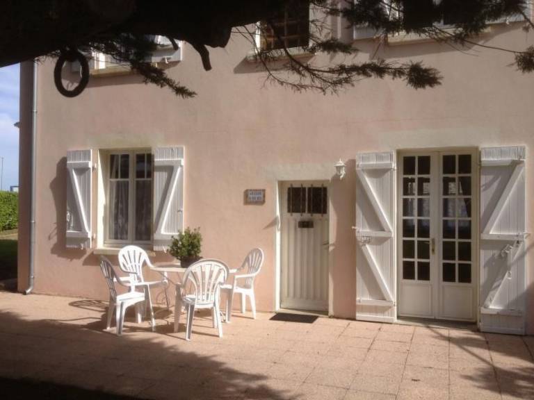 Vacation home with terrace, yard & BBQ — photo 3