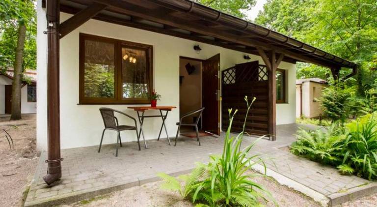 Lodge with patio, yard & barbeque — photo 5