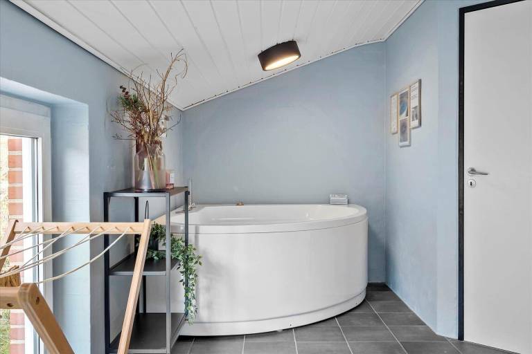 Fully equipped beautiful house with barbeque, hot tub & sauna | Dogs allowed — photo 4