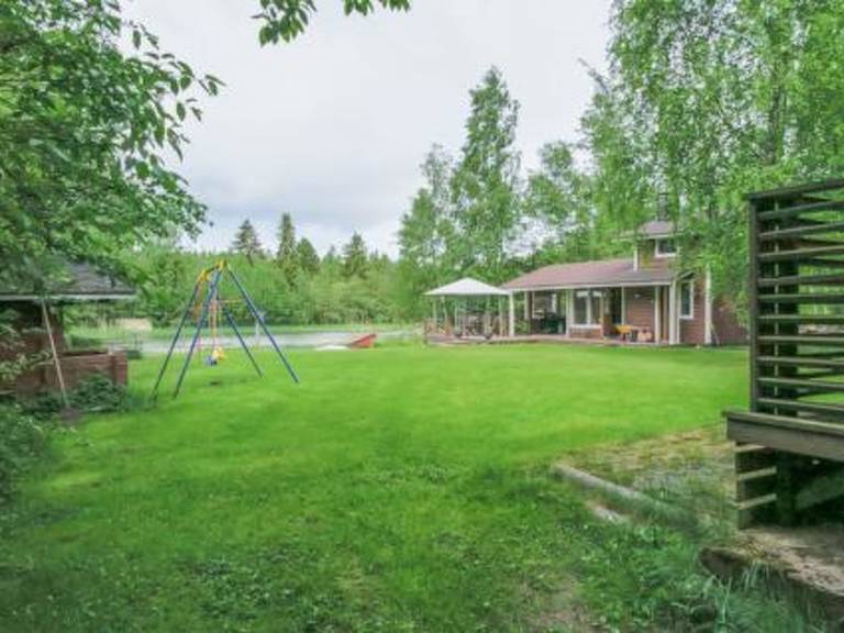 Vacation home with sauna & patio | Nature view — photo 2