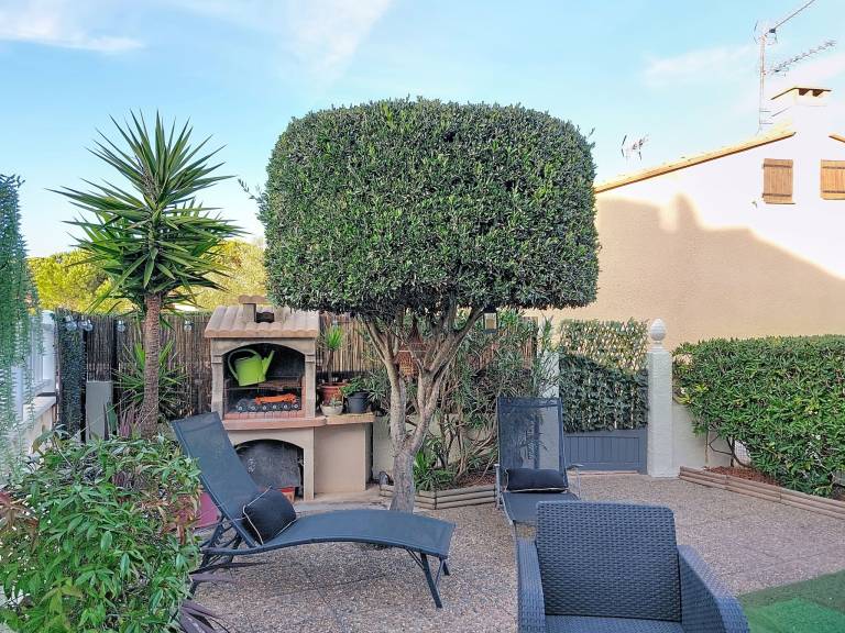 Vacation home with grill & terrace in Torreilles