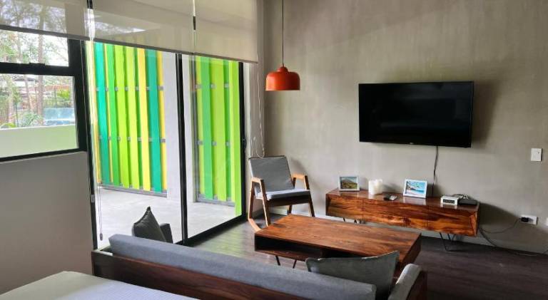 BEE Suites Santa Ana San Jose