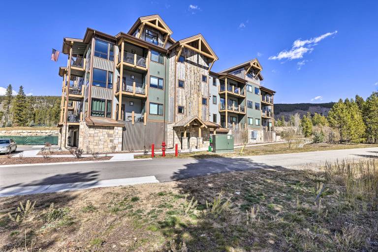 Balcony & Easy Mtn Access Condo in Keystone