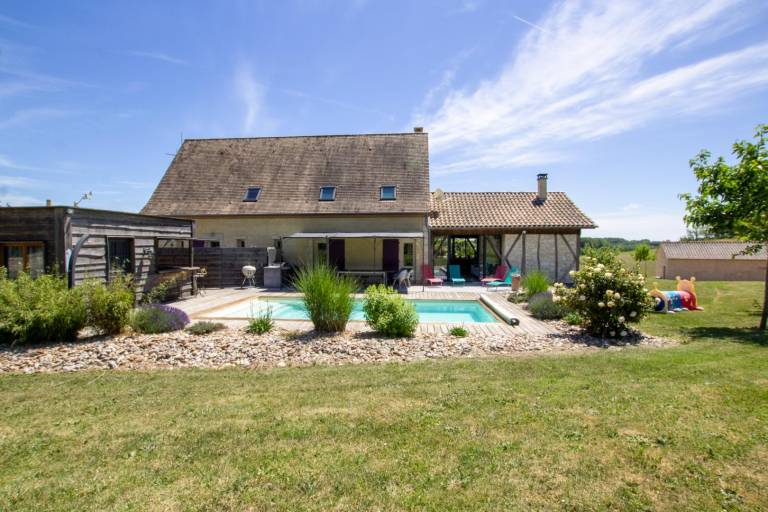 Pleasant gite with yard, private pool & BBQ | Pets allowed — photo 3