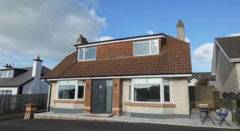 House with 4 rooms for 8 persons in Portrush