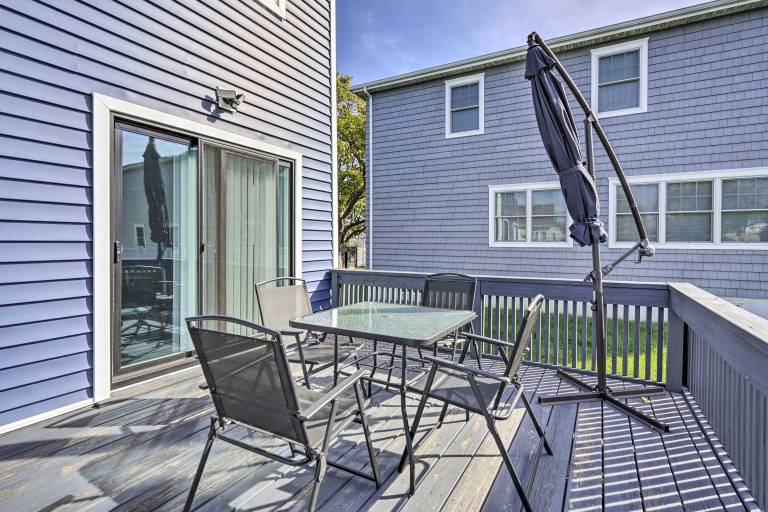 Long Branch Getaway: Grill, 1 Block to Beach! — photo 2