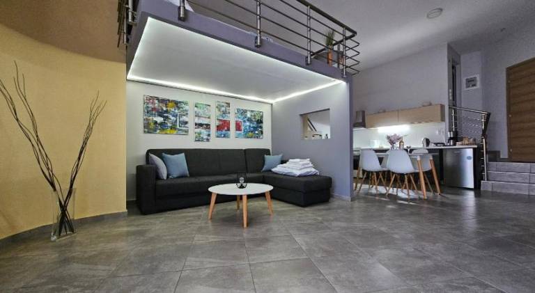 Apartment with yard & terrace in Kavala