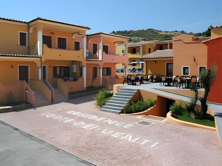 Serviced apartment with yard, hot tub & barbeque in Posada