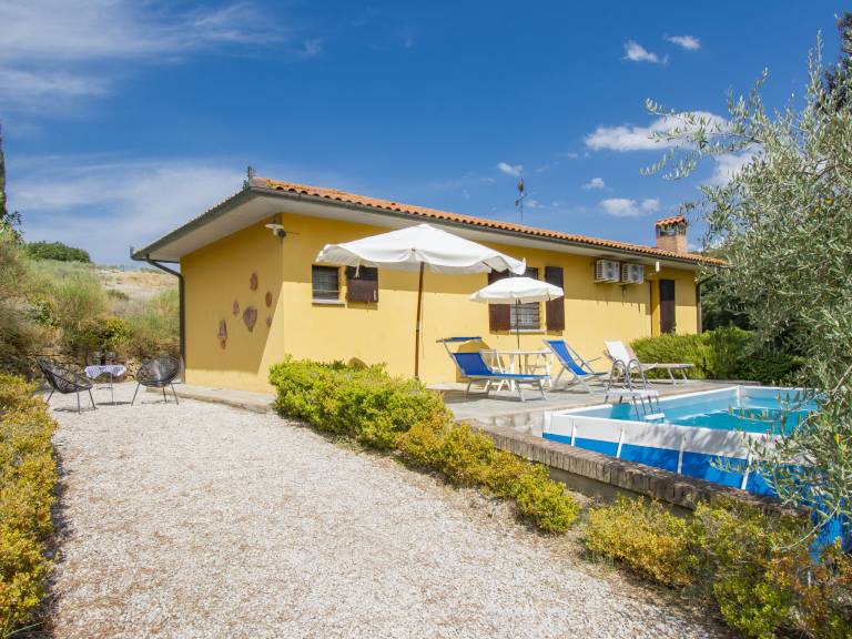 Child-friendly charming vacation home with grill, terrace & private pool | Nature view | Pets are welcome — photo 3